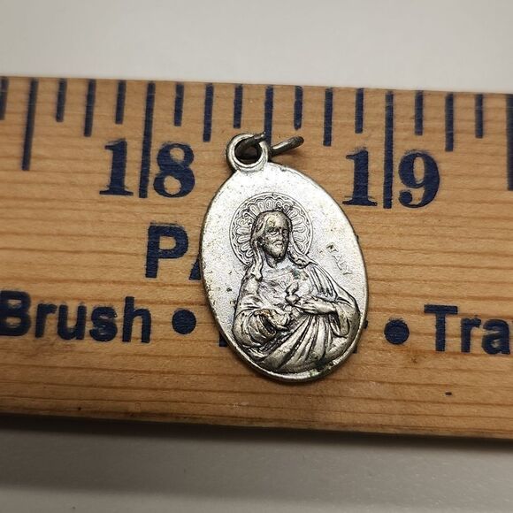 Vintage Mother Mary Baby Jesus/Sacred Heart Keepsake Metal Italy - Picture 4 of 6